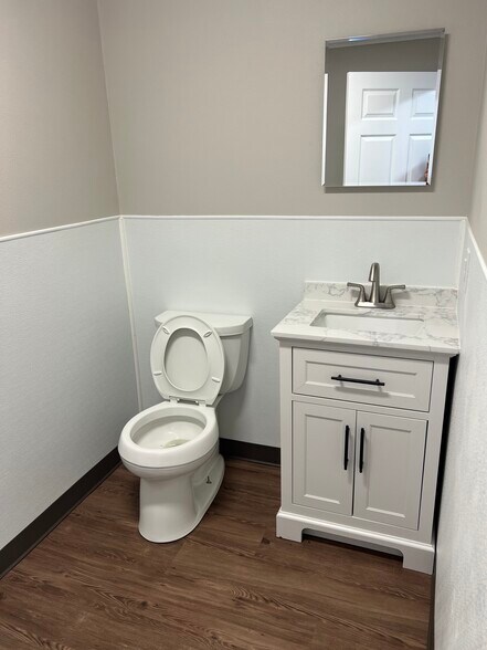 More Photos Of 1018 W Main St, Arlington Medical For Lease