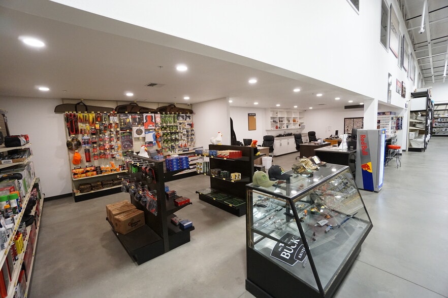 More Photos Of 104 Butterfield Rd, Yakima General Retail For Sale