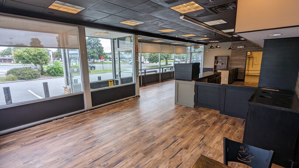 More Photos Of 744 Boston Post Rd, Old Saybrook General Retail For Sale