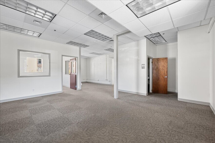 More Photos Of 10 Railroad Pl, Norwich Flex For Lease