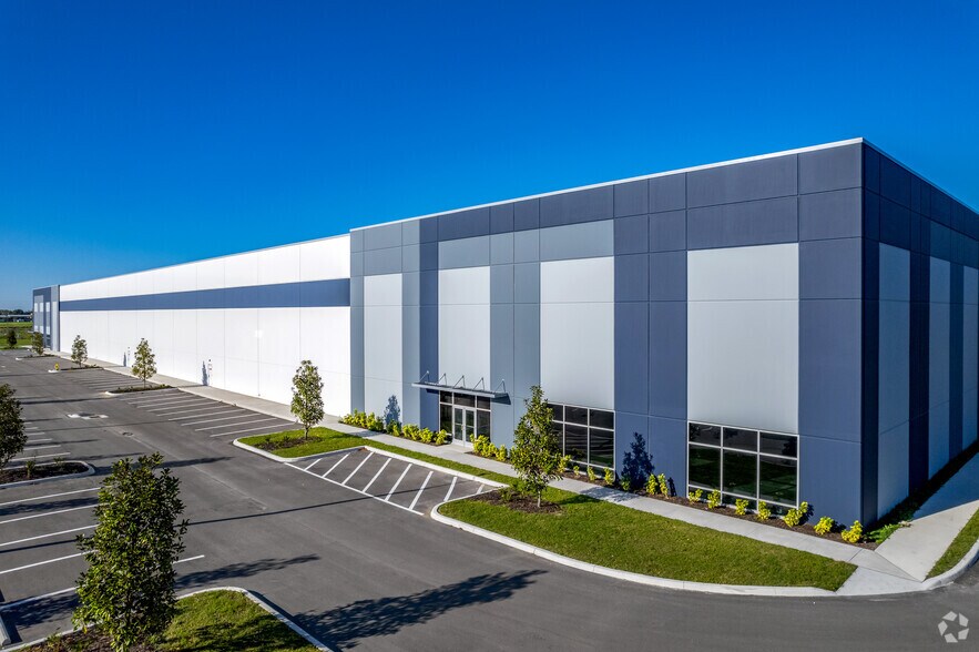 More Photos Of 1110 17th St E, Palmetto Distribution For Lease