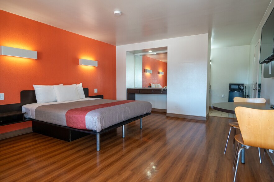 More Photos Of 840 S Indian Hill Blvd, Claremont Hotel For Sale