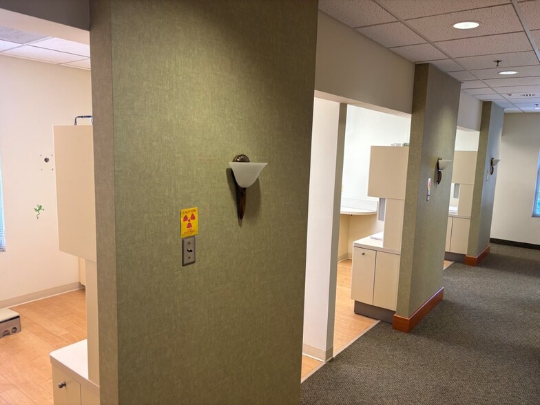 More Photos Of 6134-6138 Redwood Square Ctr, Centreville Medical For Sale