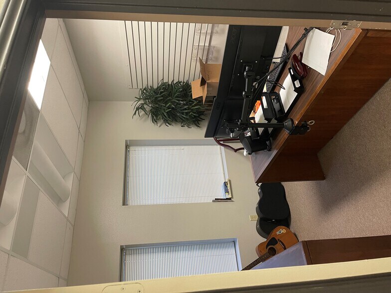 More Photos Of 5903 Gardendale Dr, Houston Warehouse For Lease