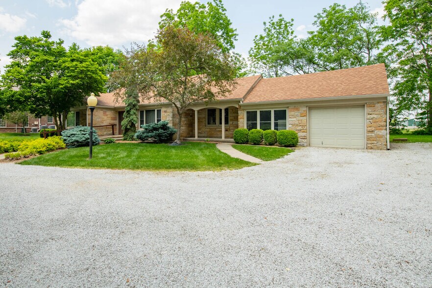 More Photos Of 950 W Jefferson St, Franklin Medical For Lease