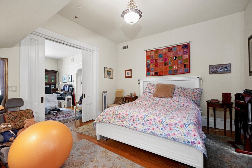 More Photos Of 742 B St, Hayward Restaurant For Sale