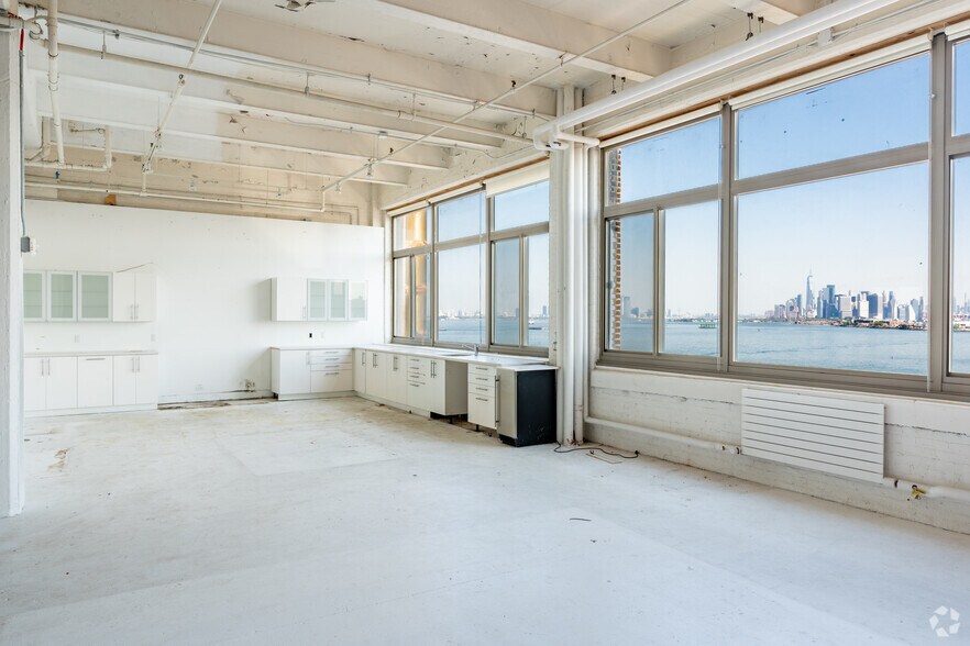 More Photos Of 14 53rd St, Brooklyn Flex For Sale