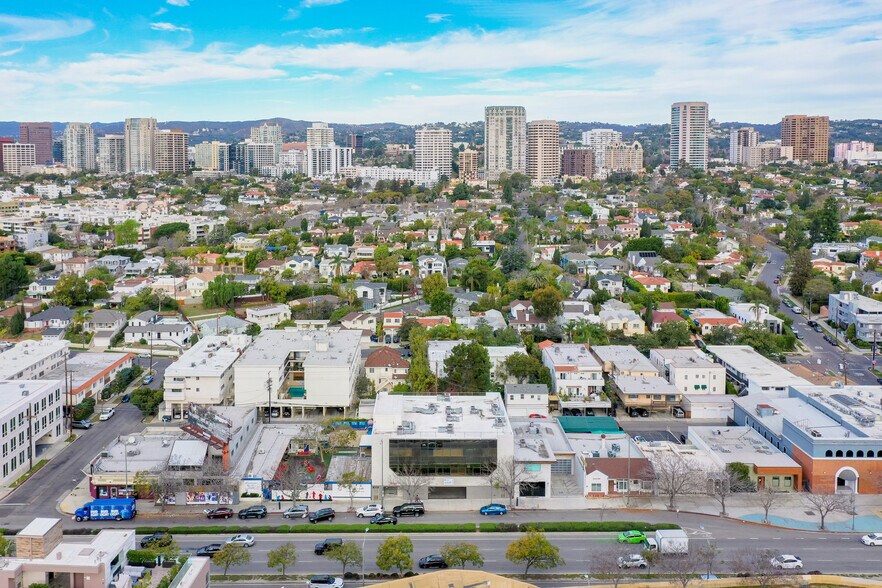 More Photos Of 10537 Santa Monica Blvd, Los Angeles Medical For Sale
