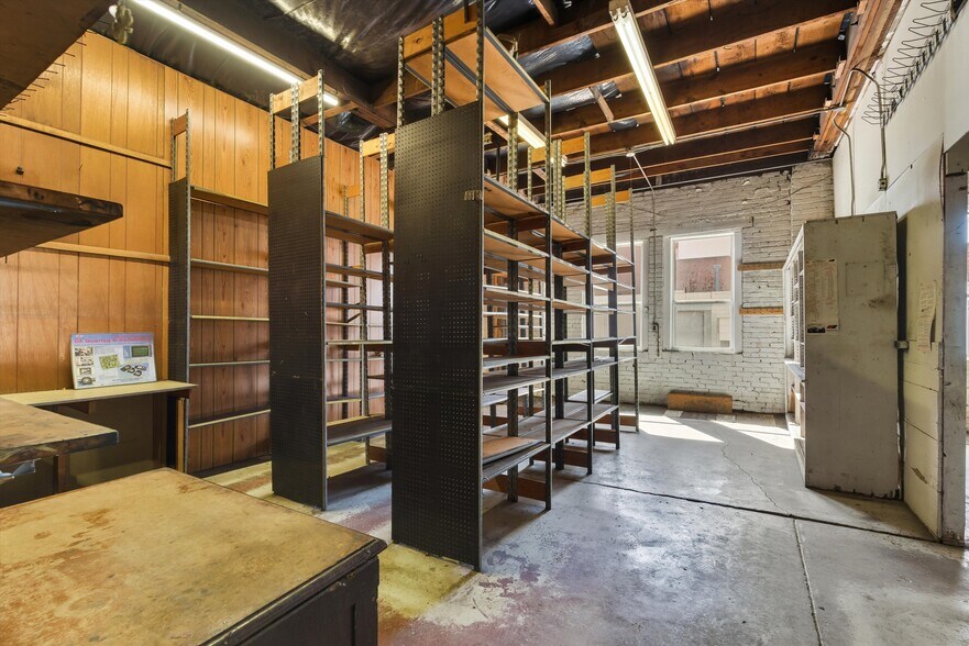 More Photos Of 201 N 2nd St, Raton Auto Repair For Sale