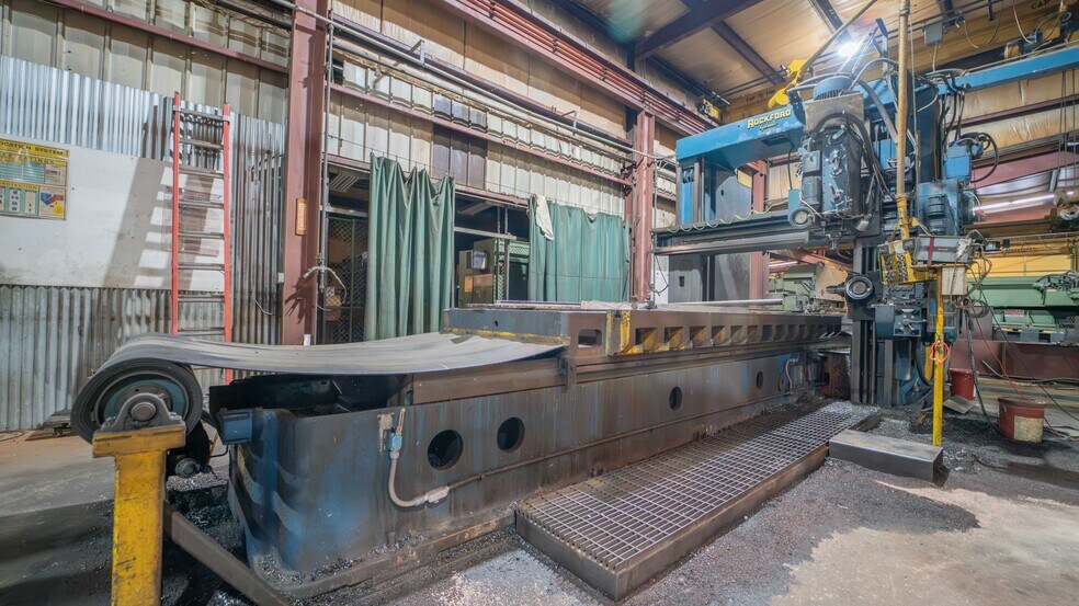 More Photos Of 1019 E Summit St, Crown Point Warehouse For Sale