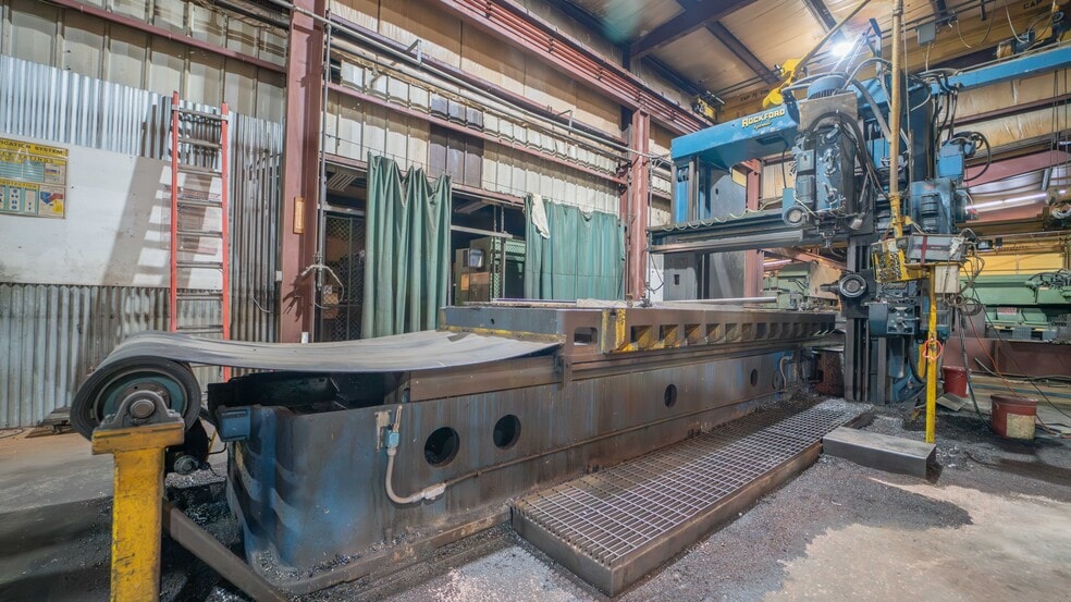 More Photos Of 1019 E Summit St, Crown Point Warehouse For Sale