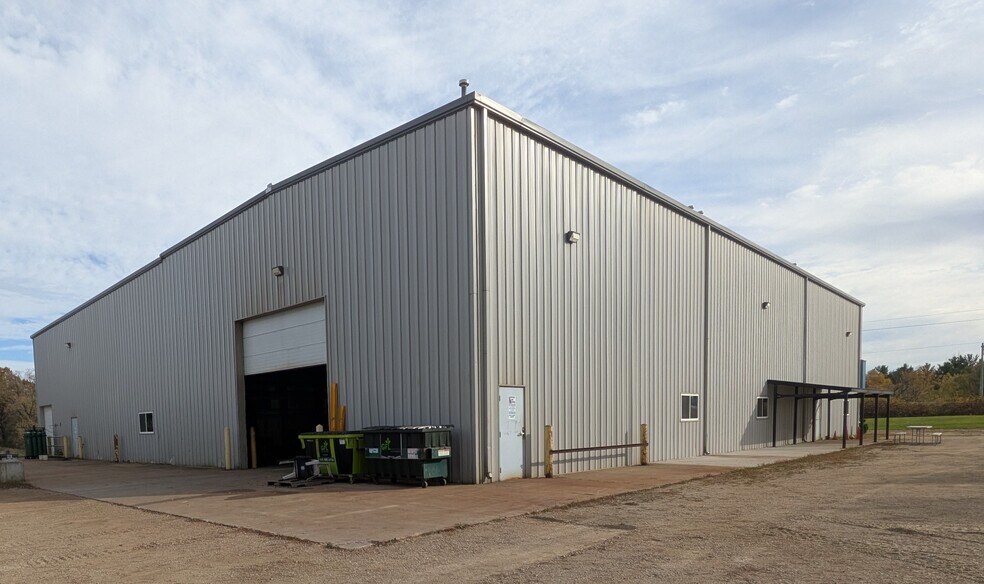 More Photos Of 195 Wendt Dr, Waupaca Warehouse For Lease