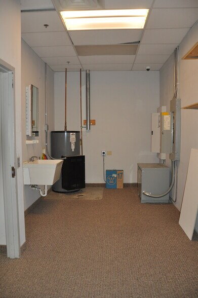 More Photos Of 609-621 Locust St, Monticello Storefront For Lease