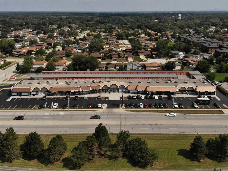 More Photos Of 6040-6080 159th St, Oak Forest General Retail For Lease