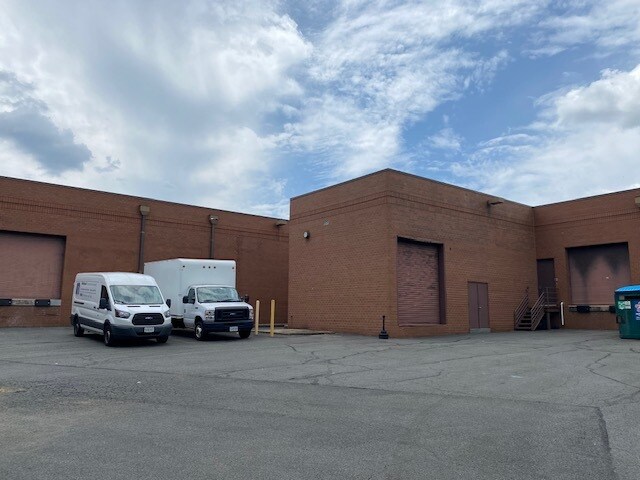 More Photos Of 365 Herndon Pky, Herndon Medical For Lease