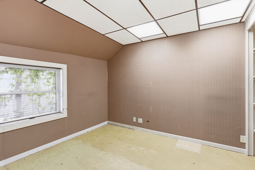 More Photos Of 25 S Main St, Pittsford Freestanding For Sale