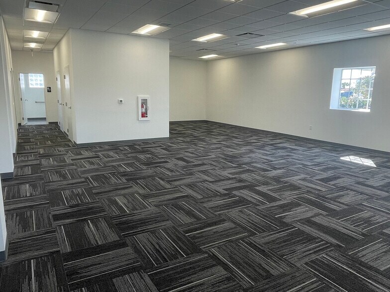 More Photos Of 6061 Estero Blvd, Fort Myers Bank For Sale