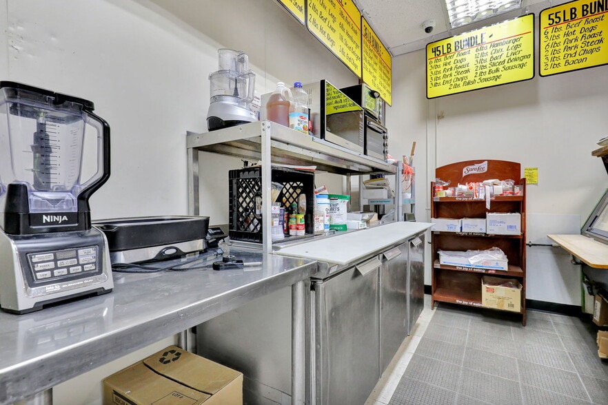 More Photos Of 131 E Grand River Ave, Fowlerville Storefront For Sale