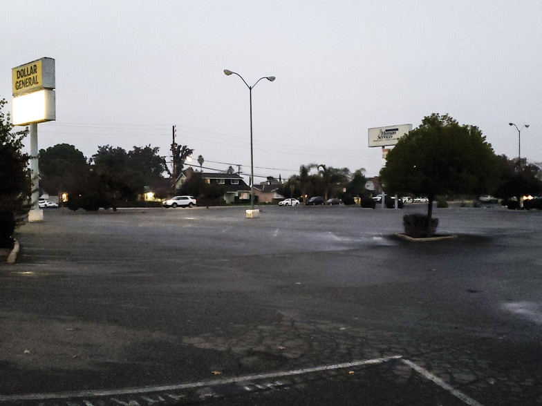 More Photos Of 3019-3045 Wilson Rd, Bakersfield Unknown For Lease