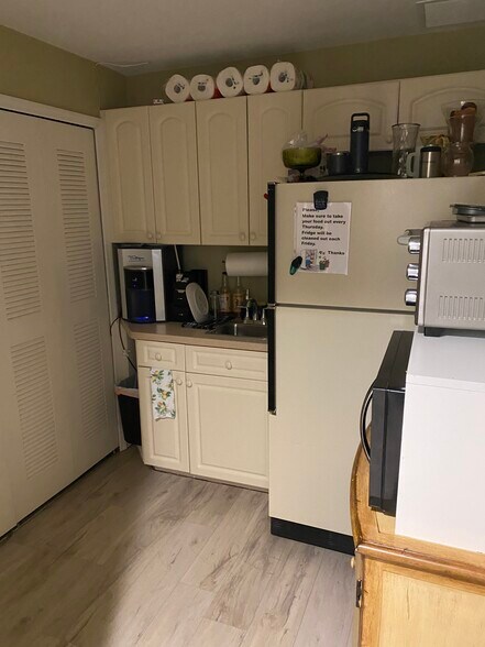 More Photos Of 923 Del Prado Blvd S, Cape Coral Medical For Lease