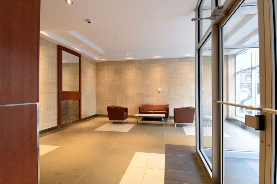 More Photos Of 396 Cooper St, Ottawa Office For Lease