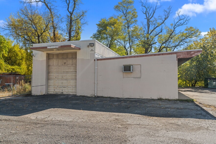 More Photos Of 1510 Haines Rd, Levittown Storefront Retail Office For Sale