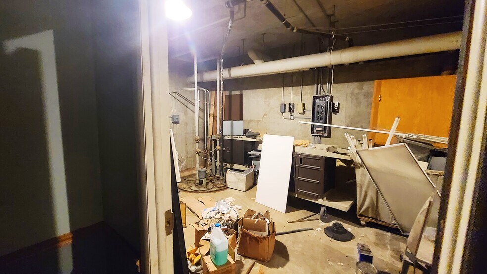 More Photos Of 710 W 8th St, Fort Scott Office For Sale