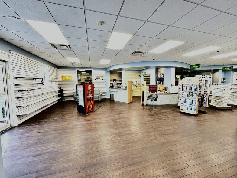 More Photos Of 910 Old Camp Rd, Lady Lake Medical For Lease