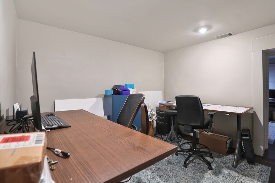 More Photos Of 110 N Tennessee St, McKinney Storefront Retail Office For Lease