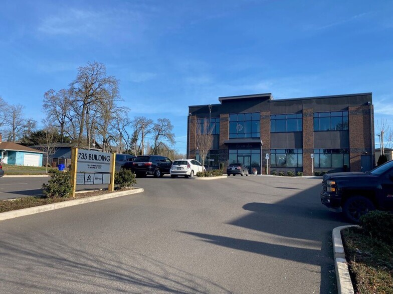 More Photos Of 735 E Clarendon St, Gladstone Office For Sale