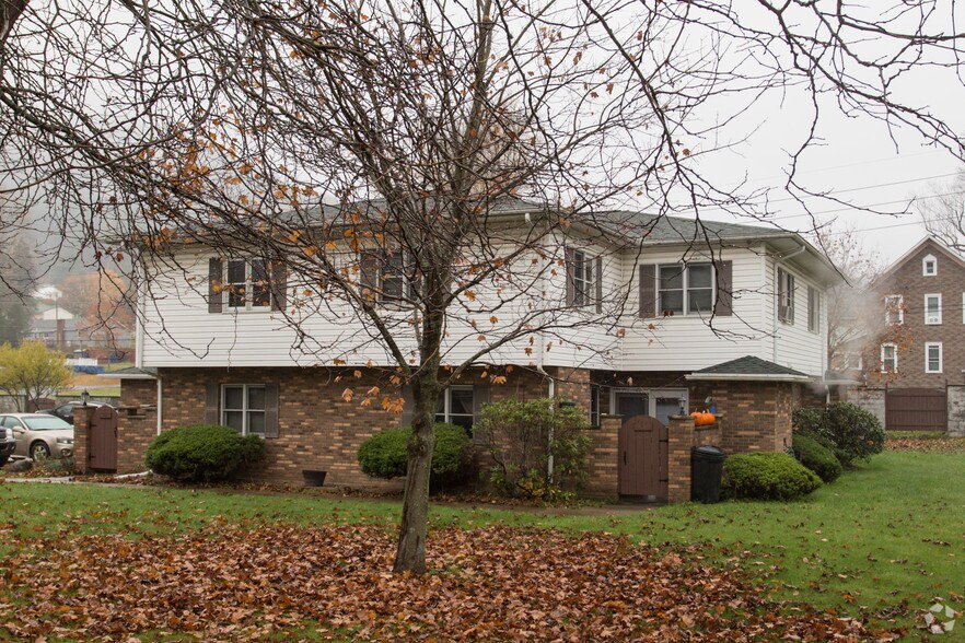 More Photos Of 25-35 Railroad Ave, Hallstead Apartments For Sale