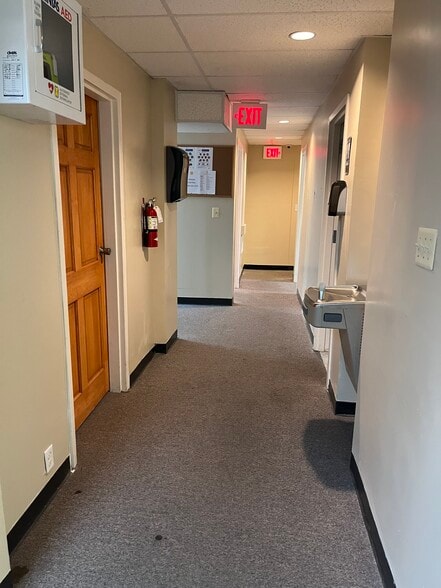 More Photos Of 9926 Main St, Fairfax Office For Lease