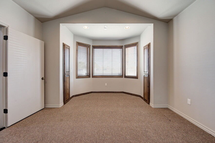 More Photos Of 450 E Main St, Yukon Religious Facility For Sale