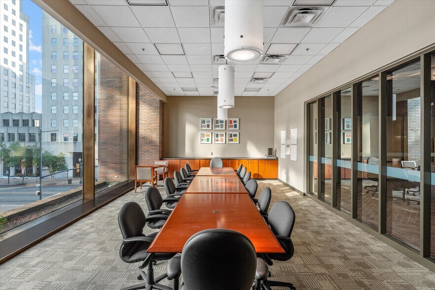 More Photos Of 400 Texas St, Shreveport Office For Sale