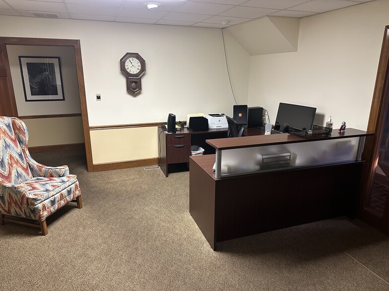 More Photos Of 3805 Forrestgate Dr, Winston-Salem Office For Sale