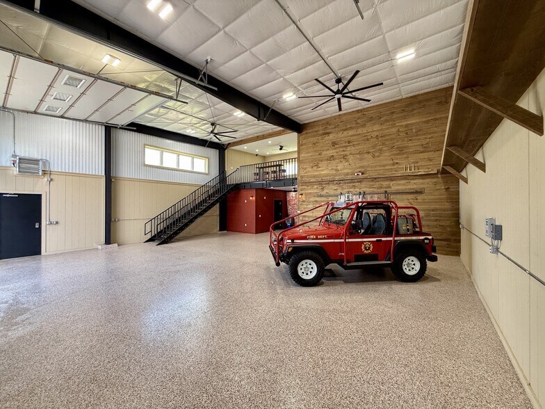 More Photos Of 663 Valerie Ave, Hudson Self Storage For Sale