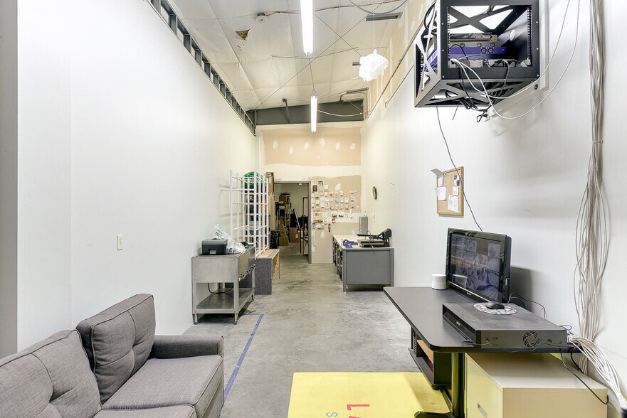 More Photos Of 1818 Central Ave, Auburn General Retail For Sale