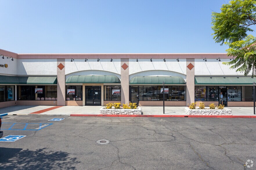 More Photos Of 17901 Pioneer Blvd, Artesia Restaurant For Lease