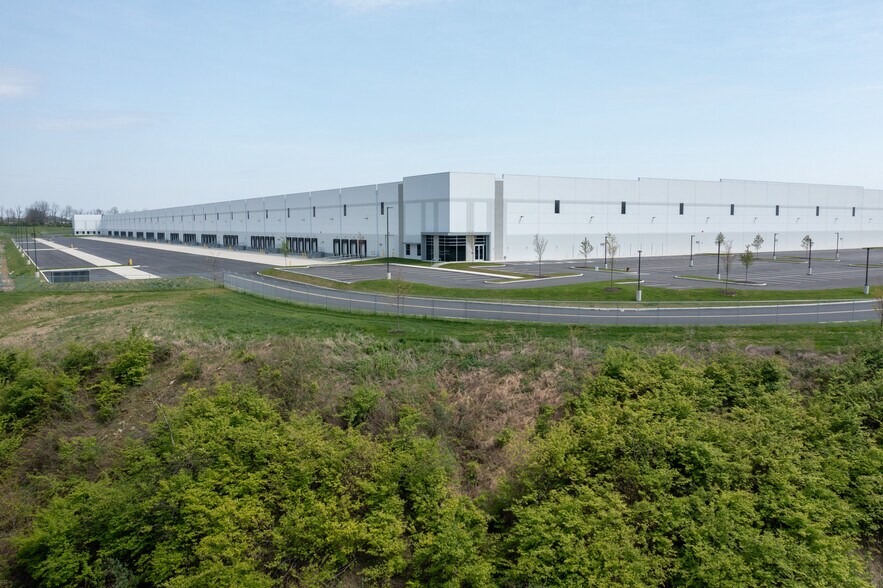 More Photos Of 2500 Liberty Dr, Northampton Warehouse For Lease