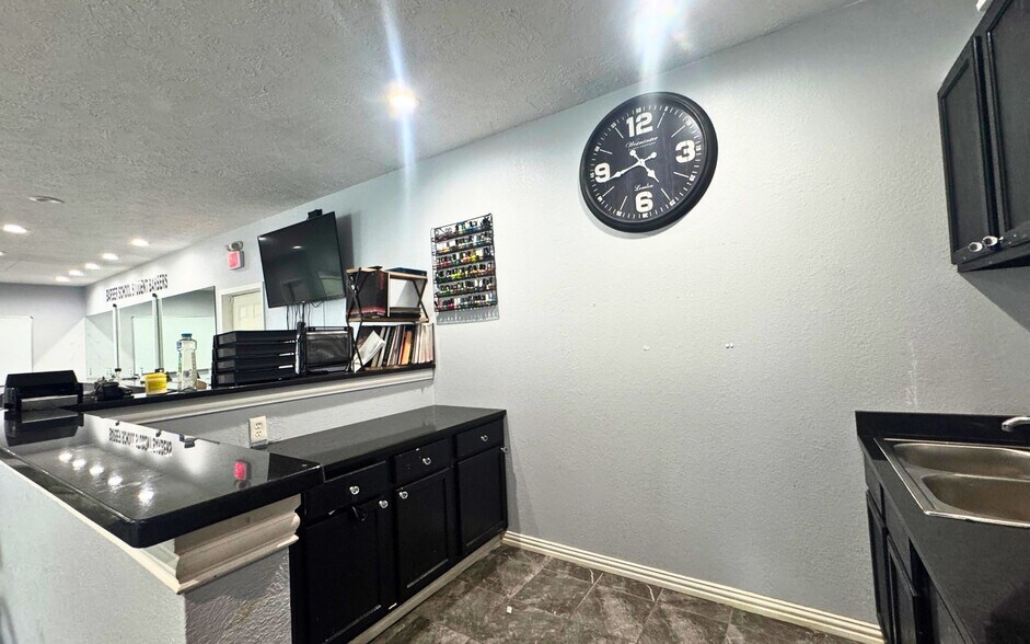 More Photos Of 1707 State Highway 21 W, Caldwell Office For Sale