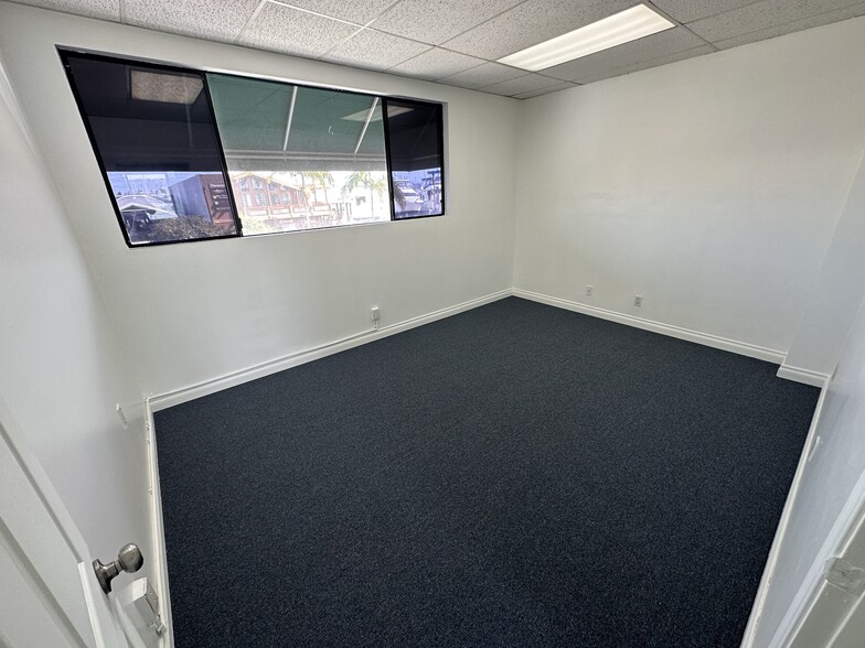 More Photos Of 2385 Shelter Island Dr, San Diego Office For Lease
