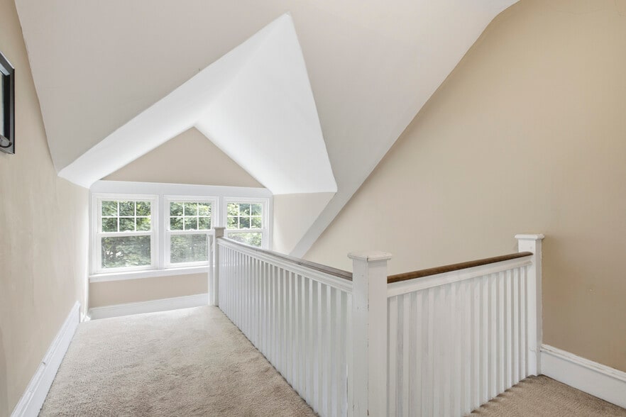 More Photos Of 678 Ferne Blvd, Drexel Hill Office For Sale