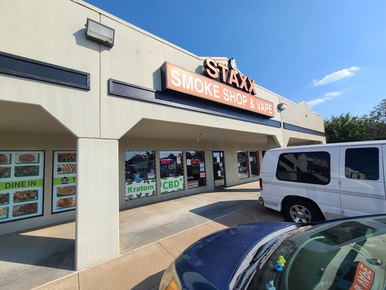 More Photos Of 11001-11013 S Memorial Dr, Tulsa Unknown For Lease