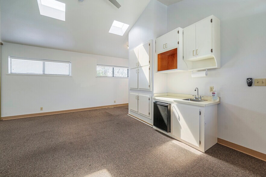 More Photos Of 2100 Tennessee St, Vallejo Office For Sale