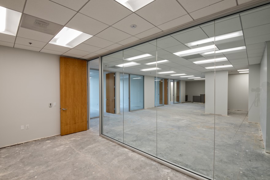 More Photos Of 3075 Townsgate Rd, Westlake Village Office For Lease