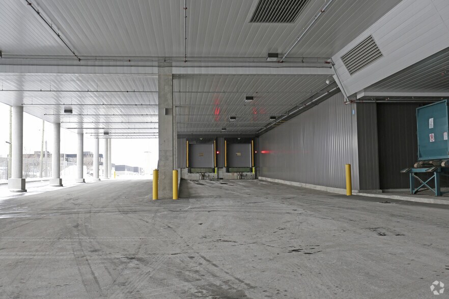 More Photos Of 7600 Boul Viau, Montréal General Retail For Lease
