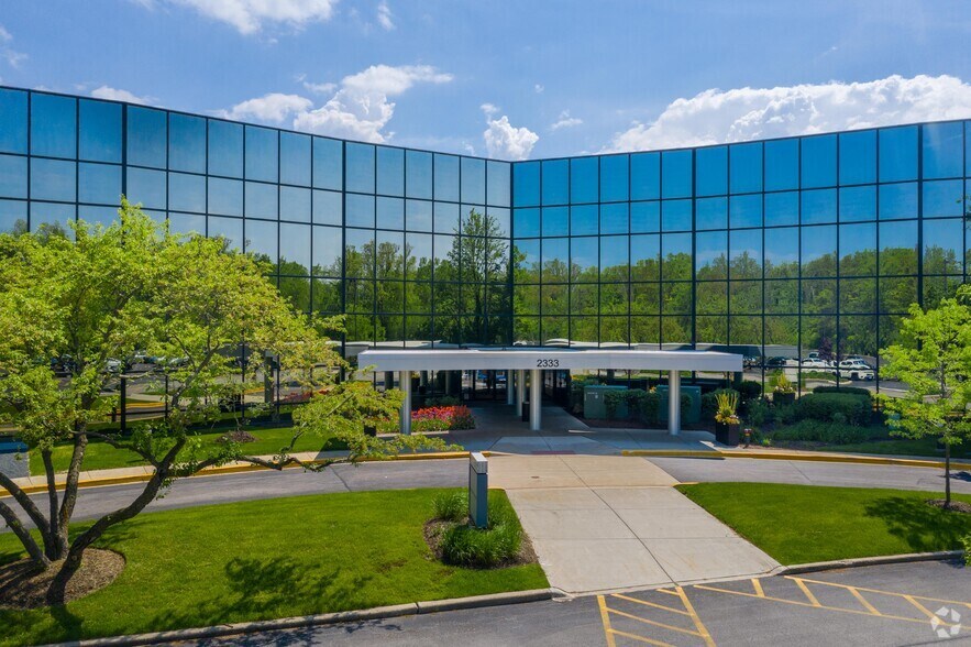 More Photos Of 2333 Waukegan Rd, Bannockburn Office For Lease