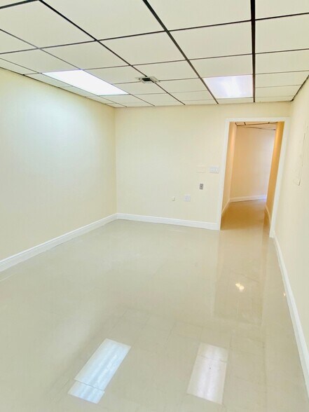 More Photos Of 13201-13207 NE 16th Ave, North Miami Office For Lease