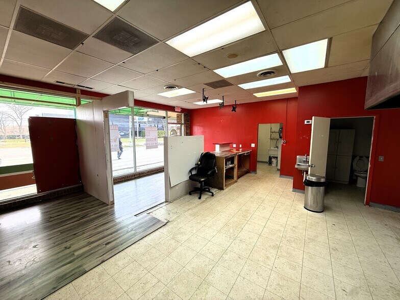 More Photos Of 31779-31799 Middlebelt Rd, Farmington Hills Restaurant For Lease