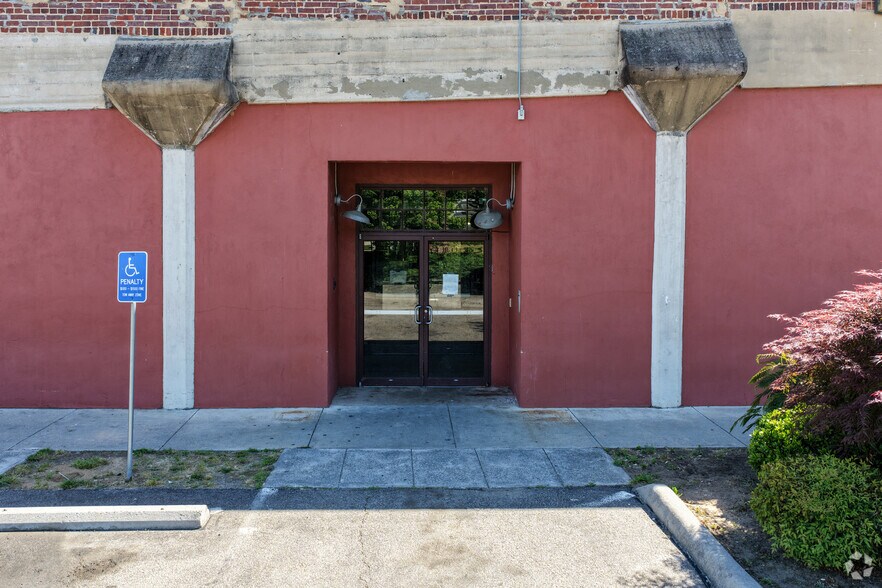 More Photos Of 614 Lynn St, Danville Apartments For Lease